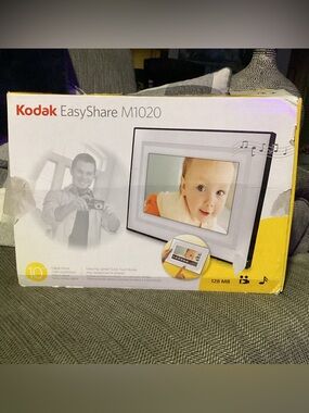 Kodak EasyShare M1020, 10 inch Quick-Touch Border Digital Picture Frame, 2008
